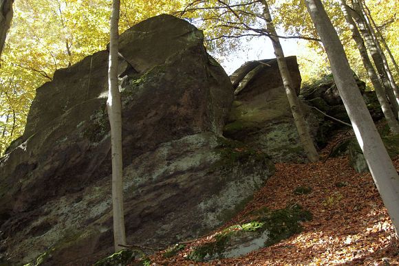 Největší skalní útvary nad chatou, PP Orlí hnízdo (24. 10. 2015), foto © Z. Podešva
