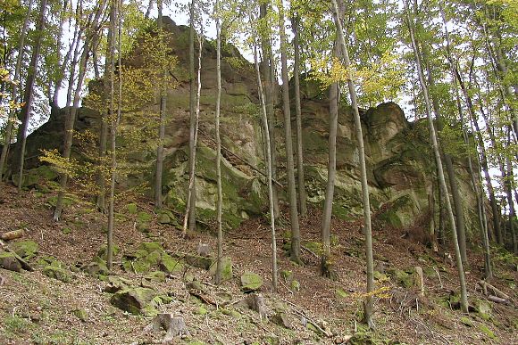 Impozantní skalní hřeben Zbořené zámky v přírodní památce Maršava (9. 10. 2002), foto © Zdeněk Podešva